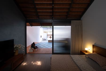 NHÀ QUANH SÂN House